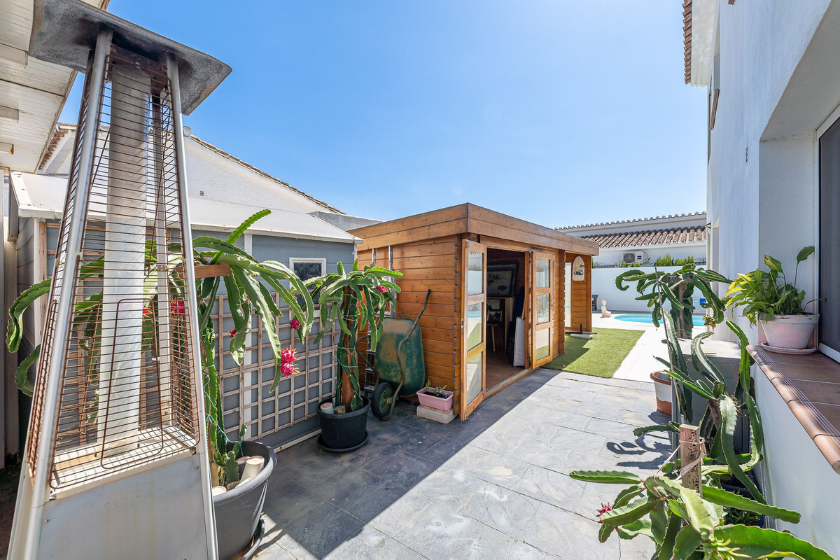 Se vende Villa - Chalet de 3 dormitorios en Costa Del Sol, Málaga, España