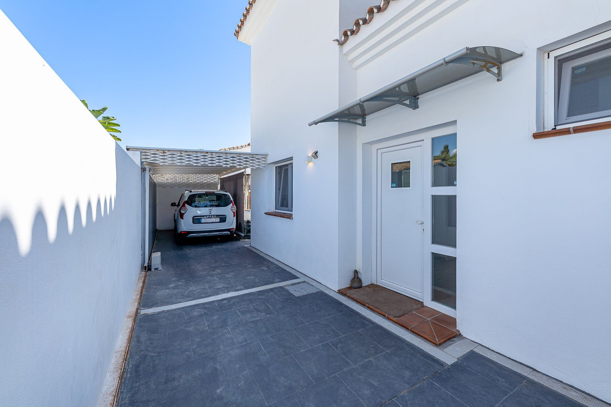 Se vende Villa - Chalet de 3 dormitorios en Costa Del Sol, Málaga, España