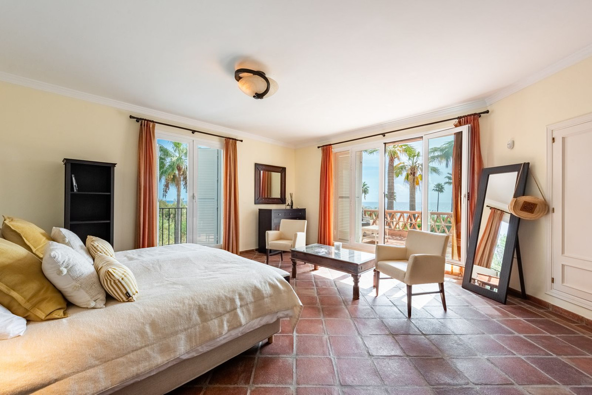5 Bed Townhouse for sale in Casares Playa Costa Del Sol, Málaga, Spain