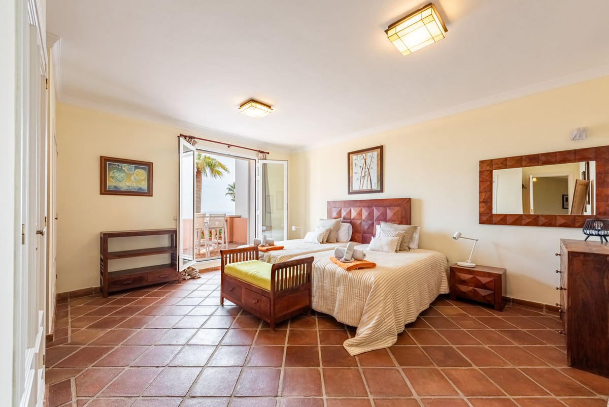 5 Bed Townhouse for sale in Casares Playa Costa Del Sol, Málaga, Spain