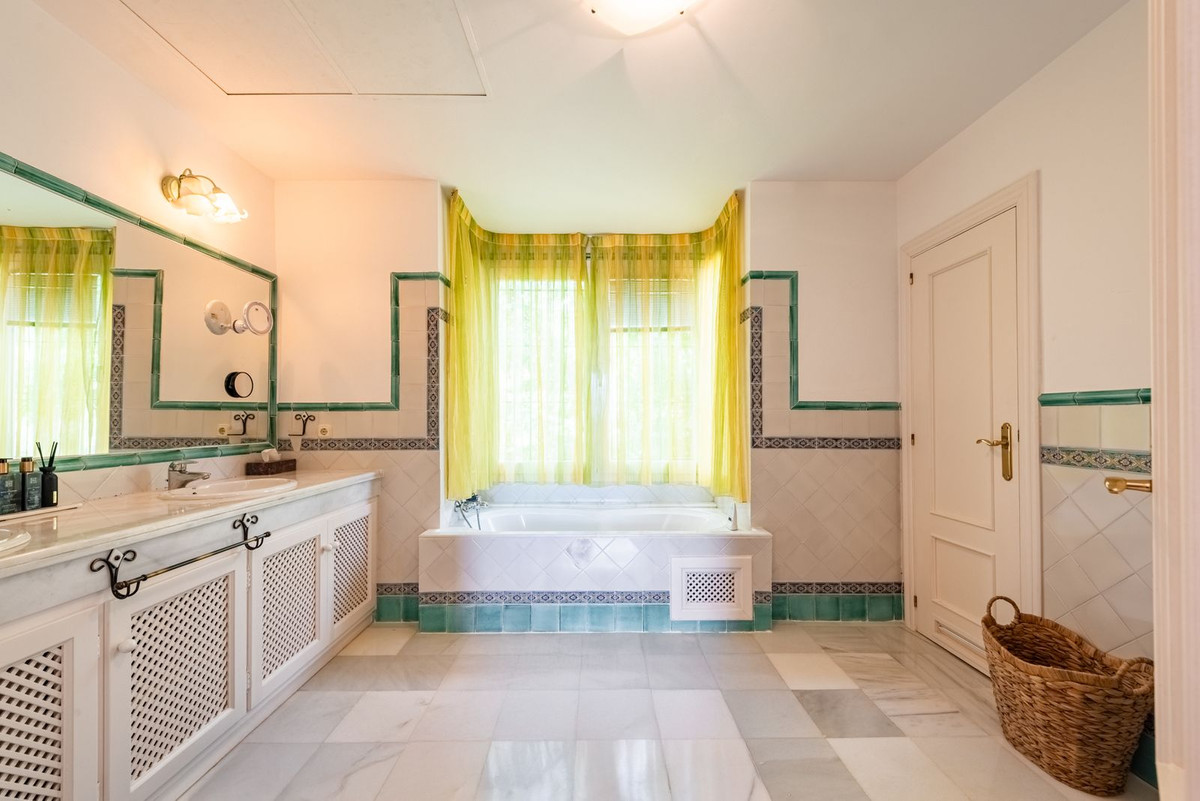 5 Bed Townhouse for sale in Casares Playa Costa Del Sol, Málaga, Spain
