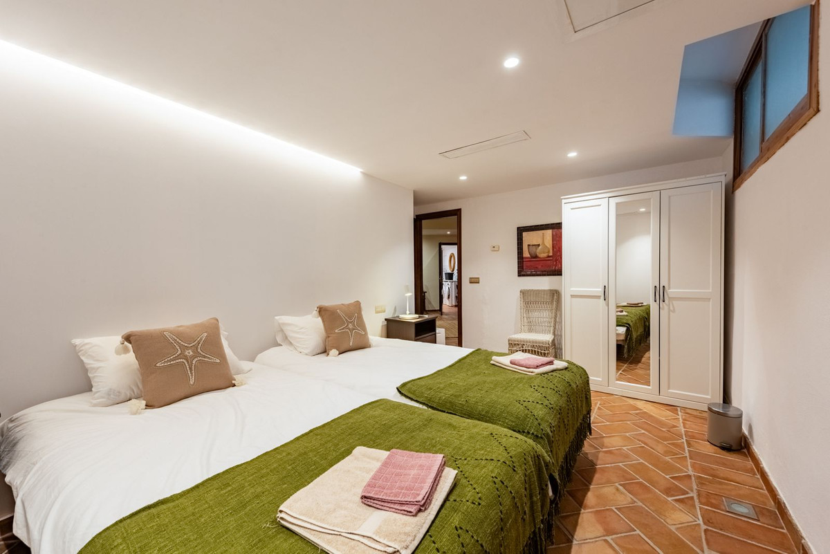 5 Bed Townhouse for sale in Casares Playa Costa Del Sol, Málaga, Spain
