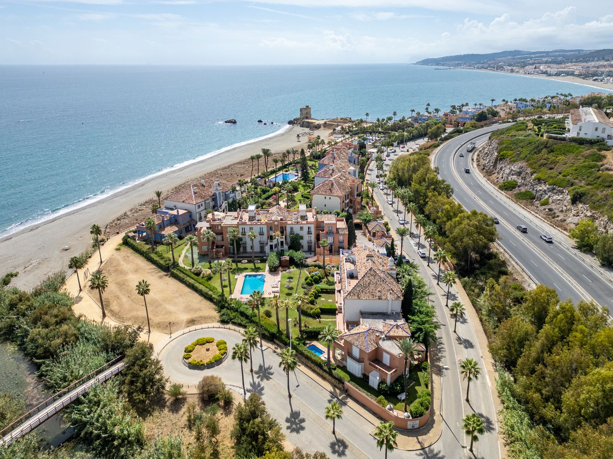 5 Bed Townhouse for sale in Casares Playa Costa Del Sol, Málaga, Spain