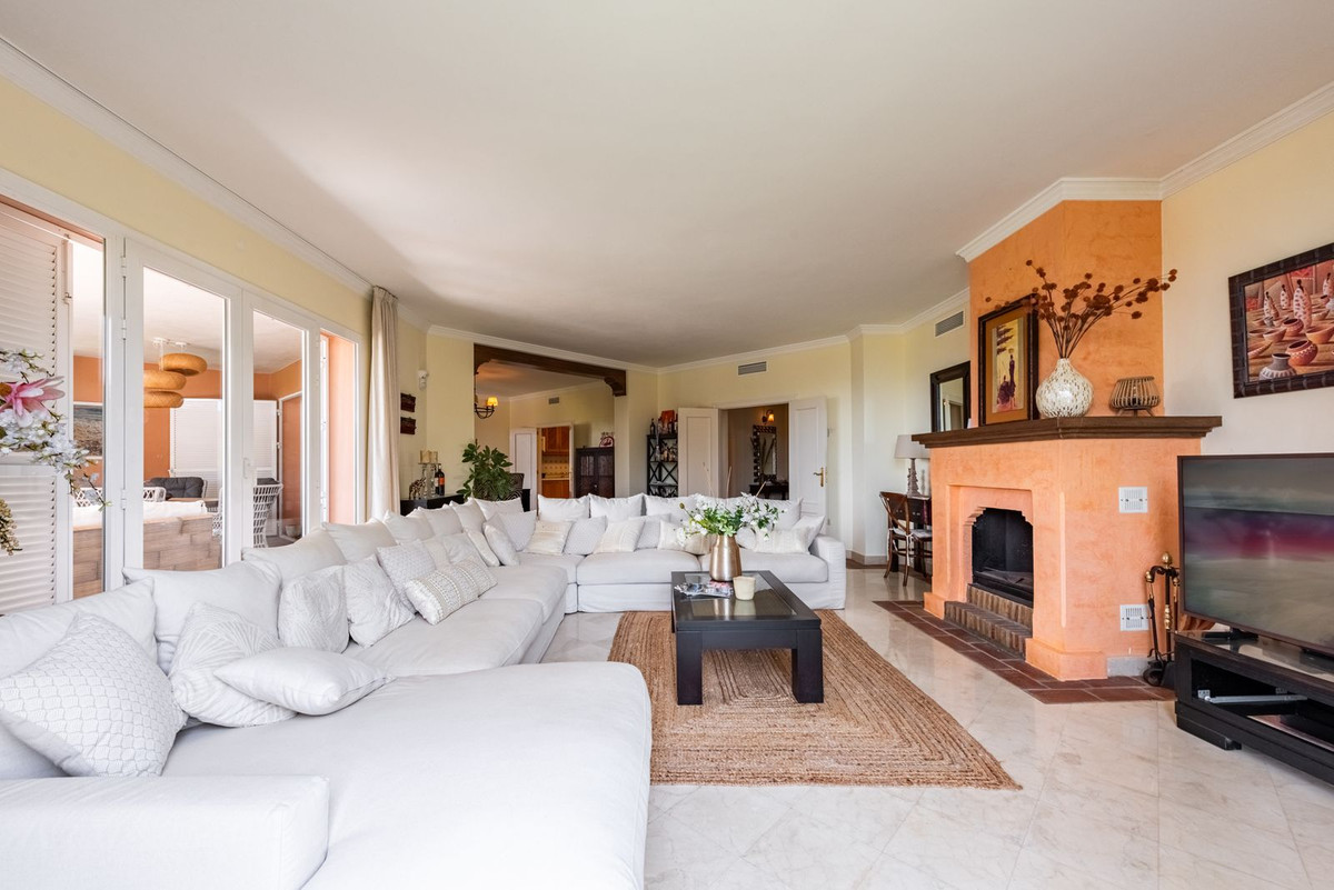 5 Bed Townhouse for sale in Casares Playa Costa Del Sol, Málaga, Spain