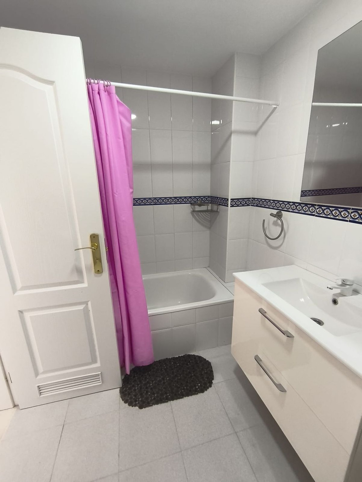 Se vende Apartamento en Planta Última de 3 dormitorios en Costa Del Sol, Málaga, España
