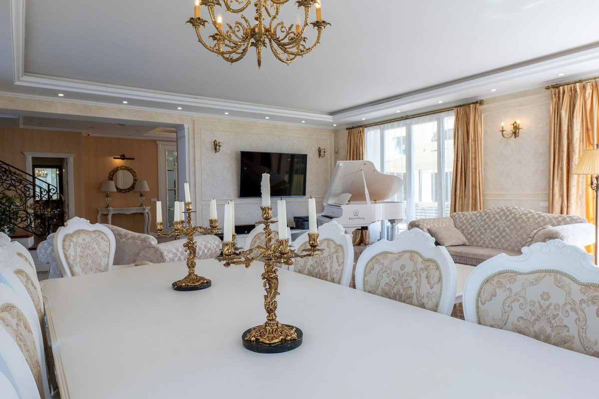 Se vende Villa - Chalet de 4 dormitorios en Costa Del Sol, Málaga, España