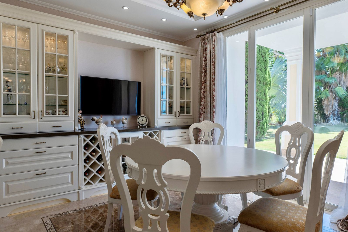Se vende Villa - Chalet de 4 dormitorios en Costa Del Sol, Málaga, España