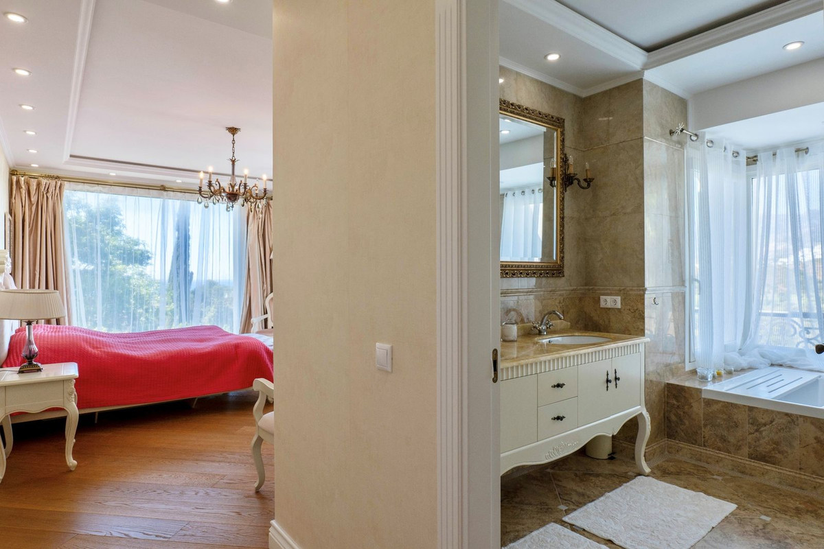 Se vende Villa - Chalet de 4 dormitorios en Costa Del Sol, Málaga, España