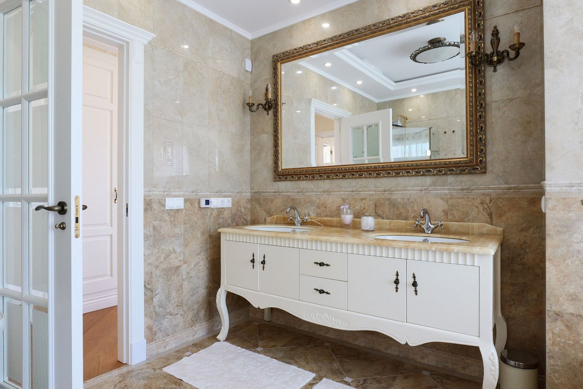 Se vende Villa - Chalet de 4 dormitorios en Costa Del Sol, Málaga, España