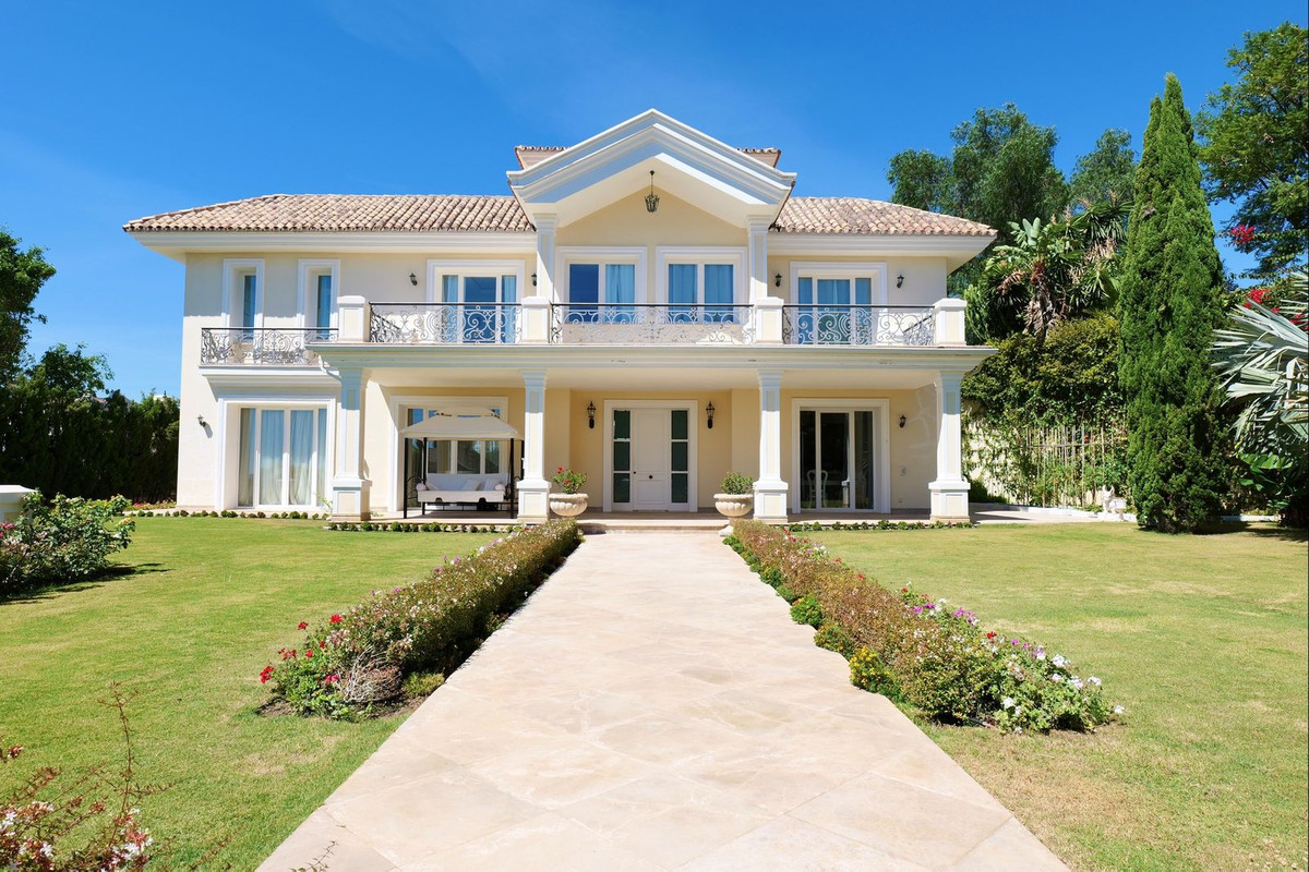 Se vende Villa - Chalet de 4 dormitorios en Costa Del Sol, Málaga, España