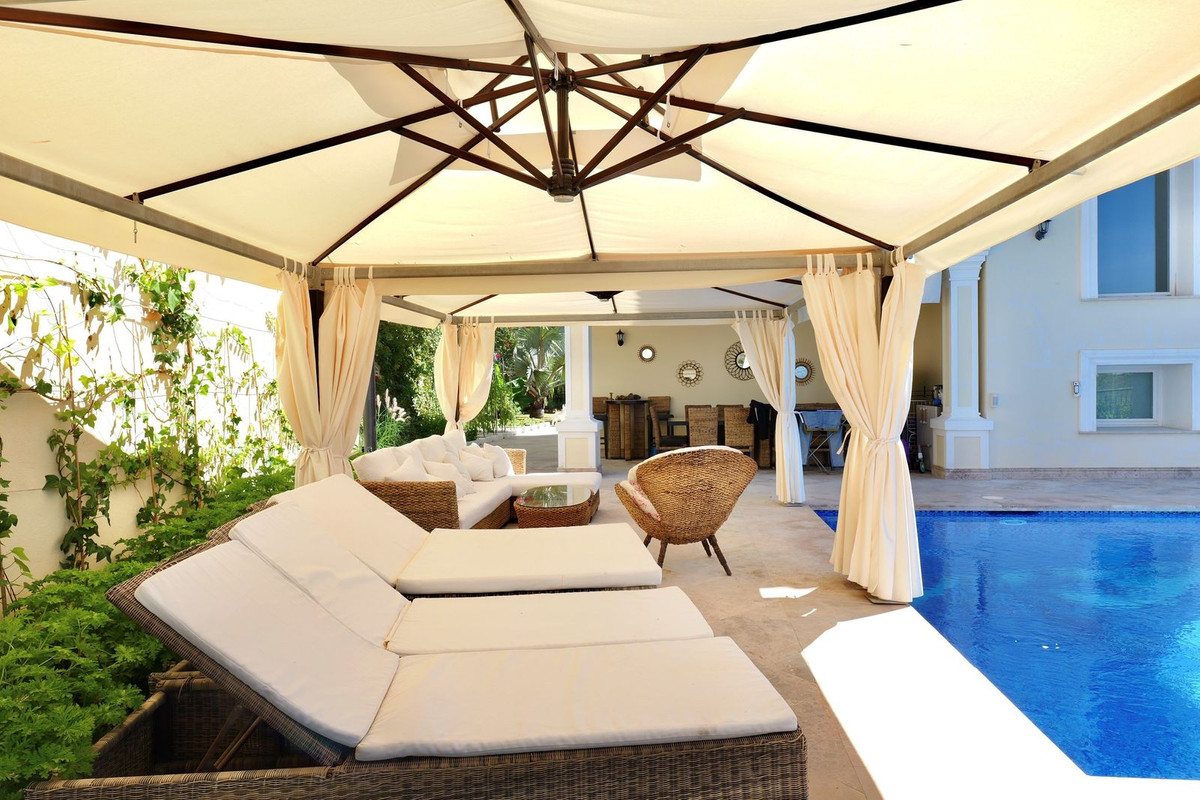 Se vende Villa - Chalet de 4 dormitorios en Costa Del Sol, Málaga, España
