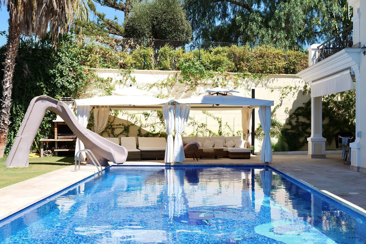 Se vende Villa - Chalet de 4 dormitorios en Costa Del Sol, Málaga, España