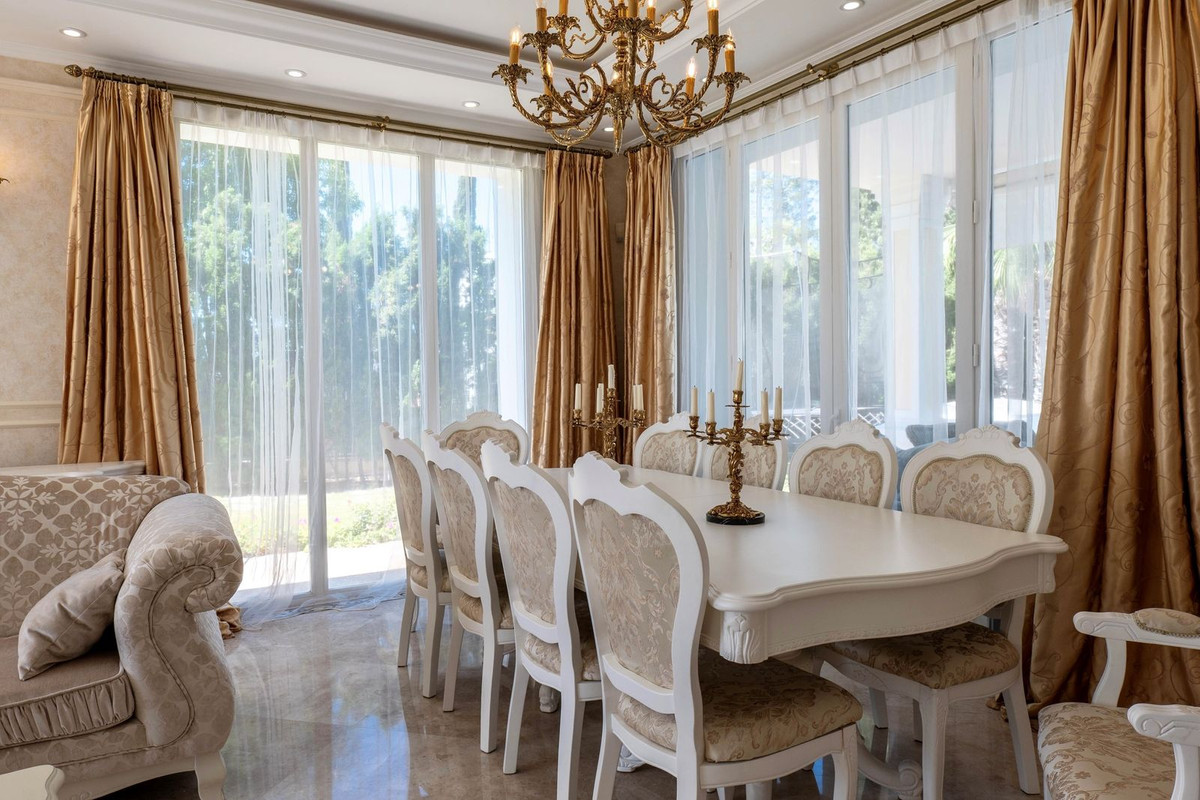 Se vende Villa - Chalet de 4 dormitorios en Costa Del Sol, Málaga, España