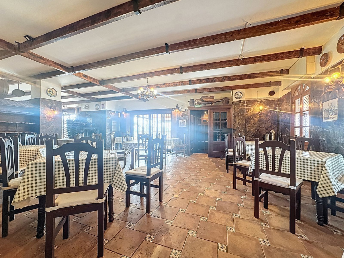 Commercial unit for sale in Diana Park Costa Del Sol, Málaga, Spain