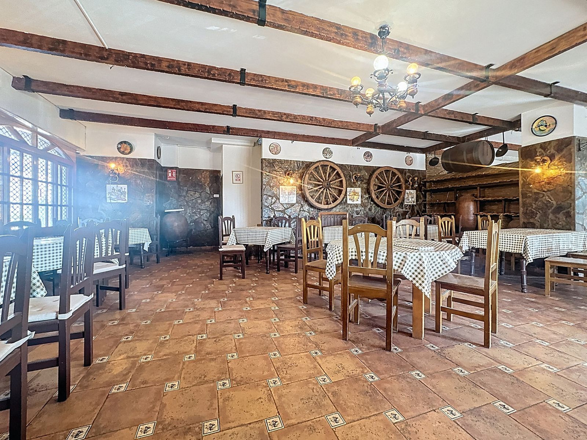 Commercial unit for sale in Diana Park Costa Del Sol, Málaga, Spain