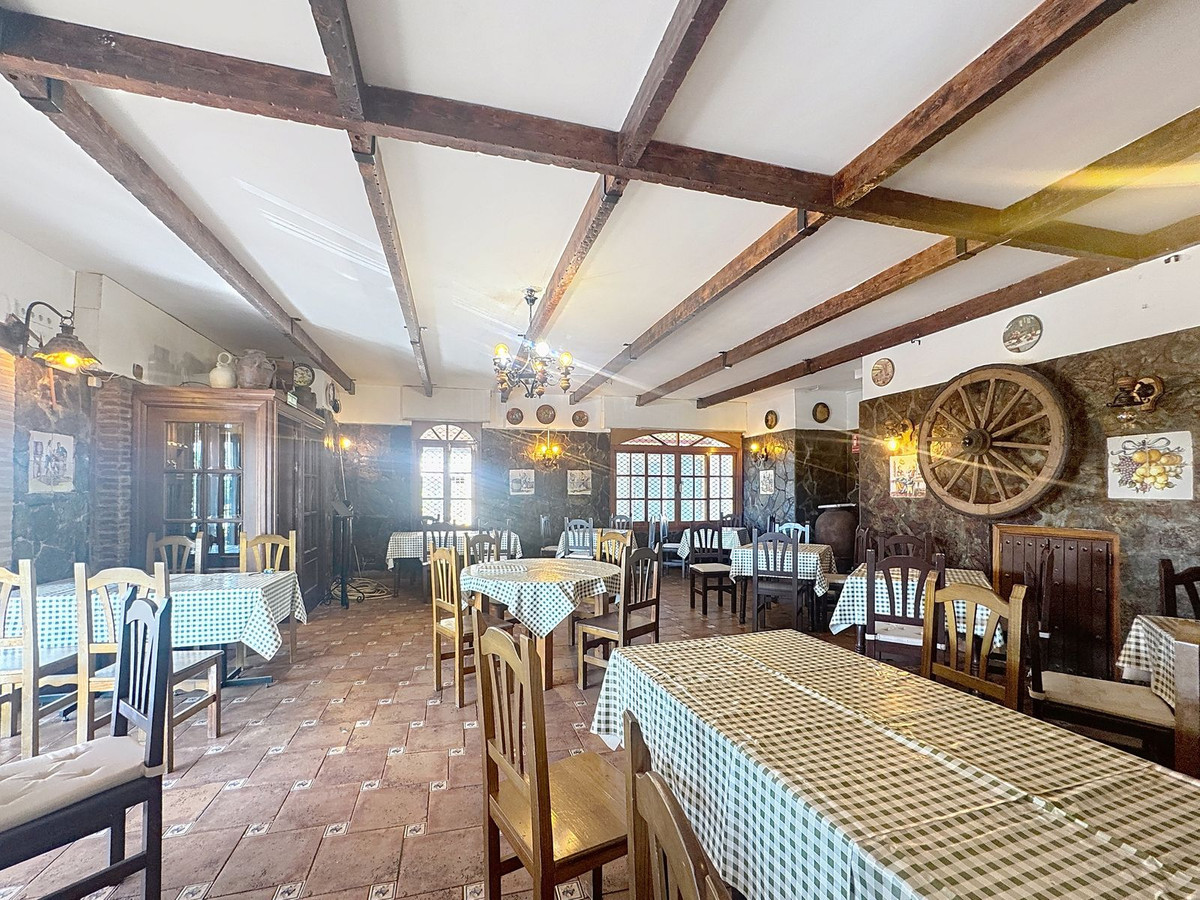 Commercial unit for sale in Diana Park Costa Del Sol, Málaga, Spain