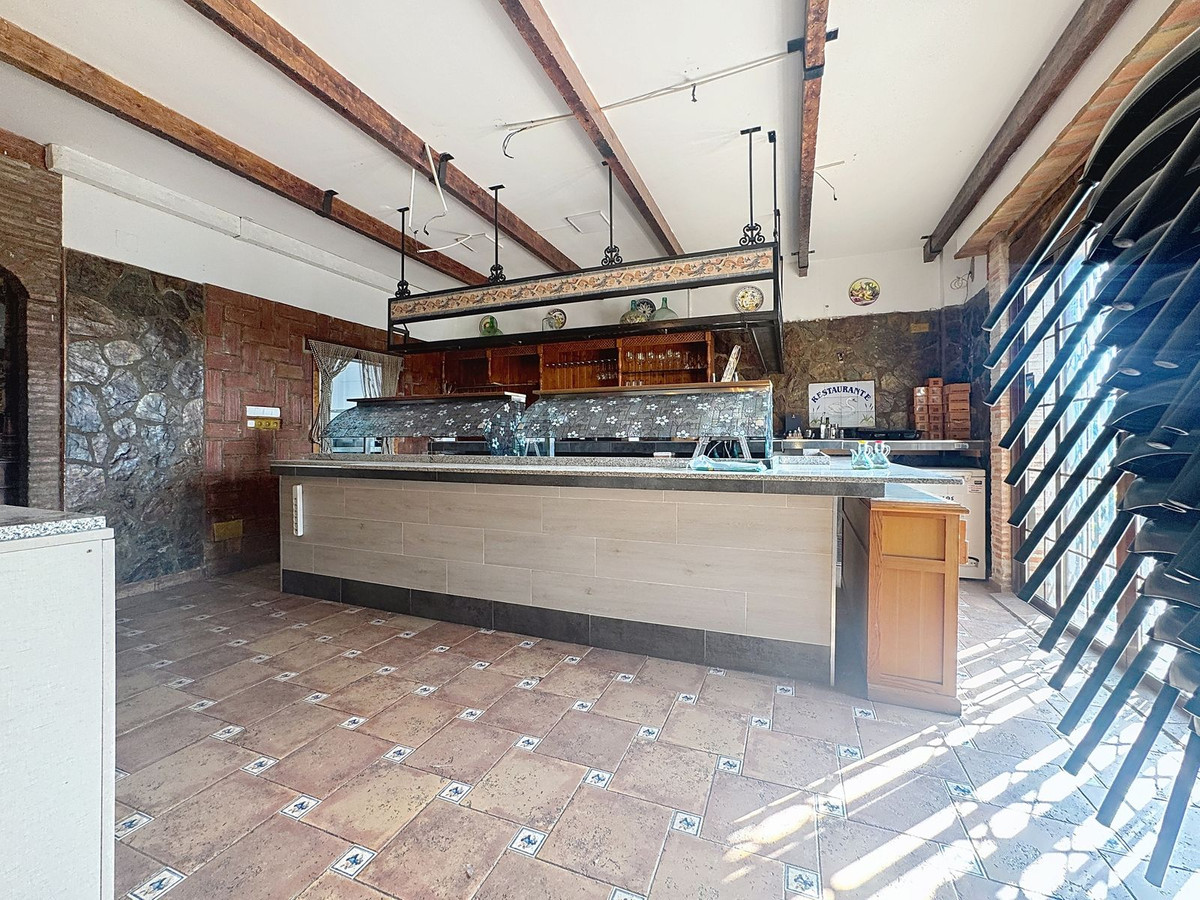 Commercial unit for sale in Diana Park Costa Del Sol, Málaga, Spain