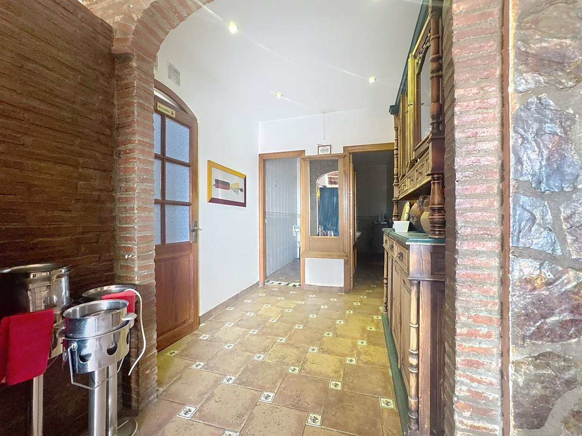 Commercial unit for sale in Diana Park Costa Del Sol, Málaga, Spain