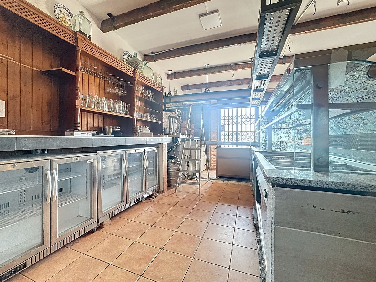 Commercial unit for sale in Diana Park Costa Del Sol, Málaga, Spain