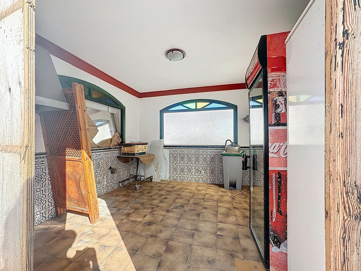 Commercial unit for sale in Diana Park Costa Del Sol, Málaga, Spain