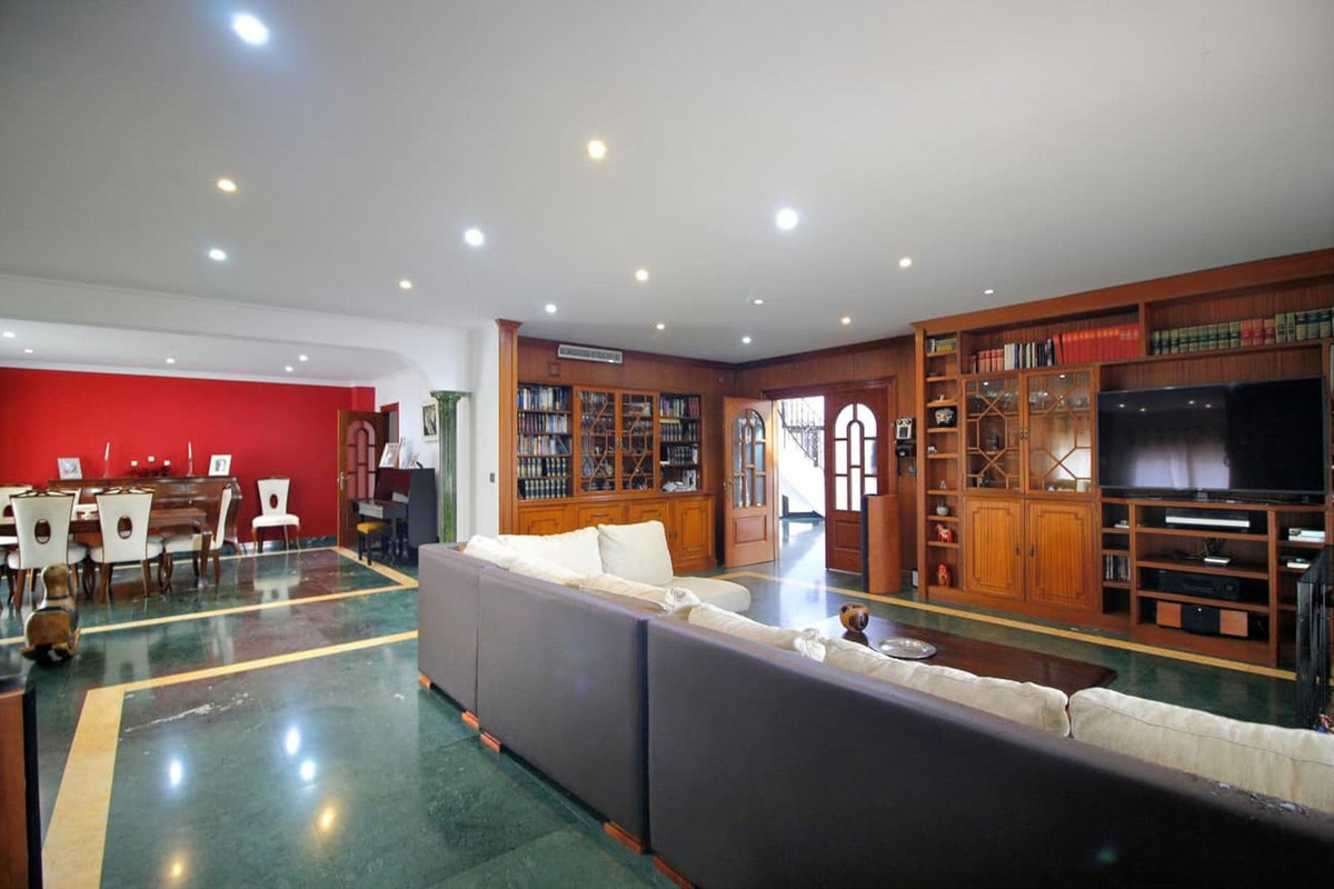 6 Bed Townhouse for sale in Benalmadena Costa Del Sol, Málaga, Spain