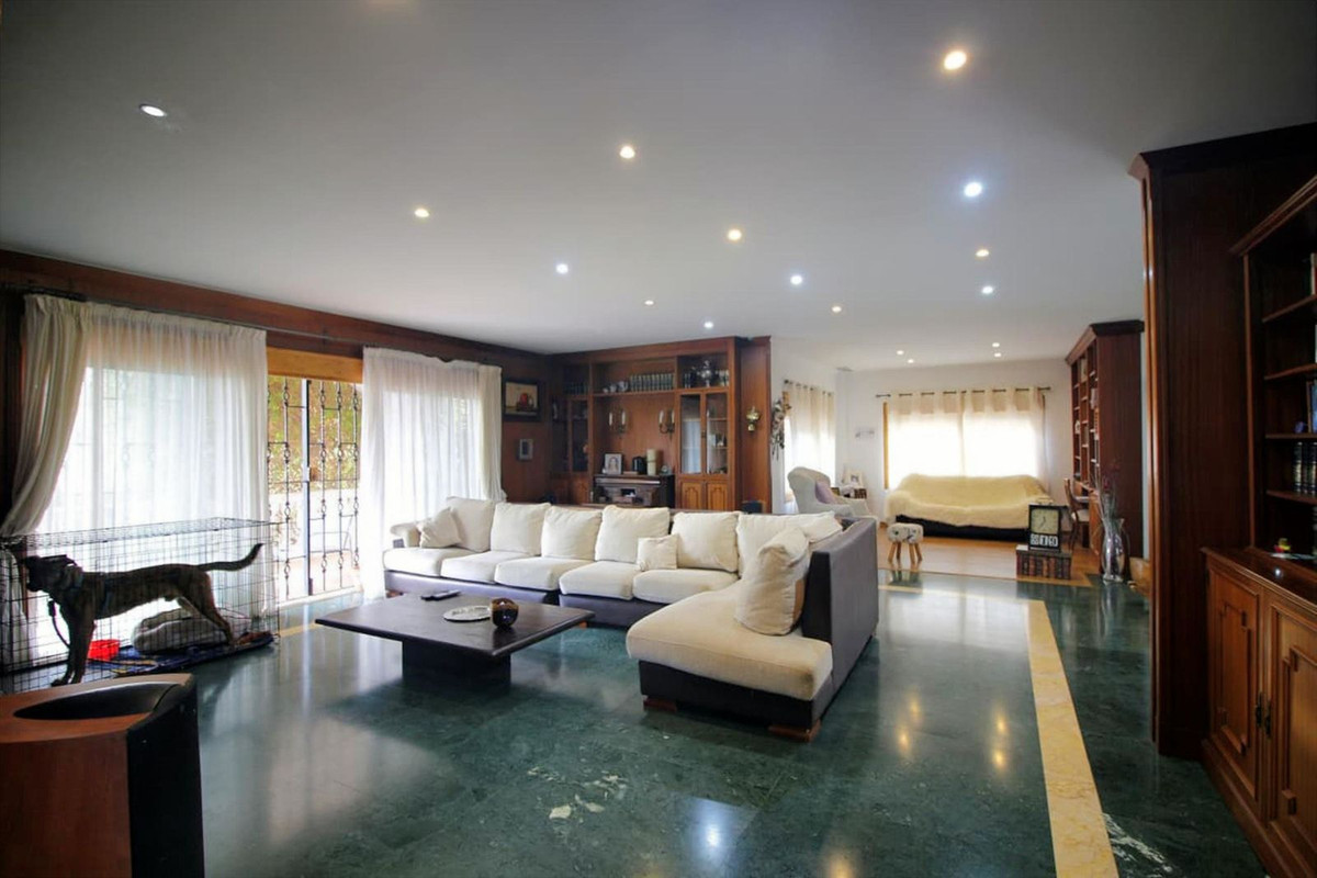 6 Bed Townhouse for sale in Benalmadena Costa Del Sol, Málaga, Spain