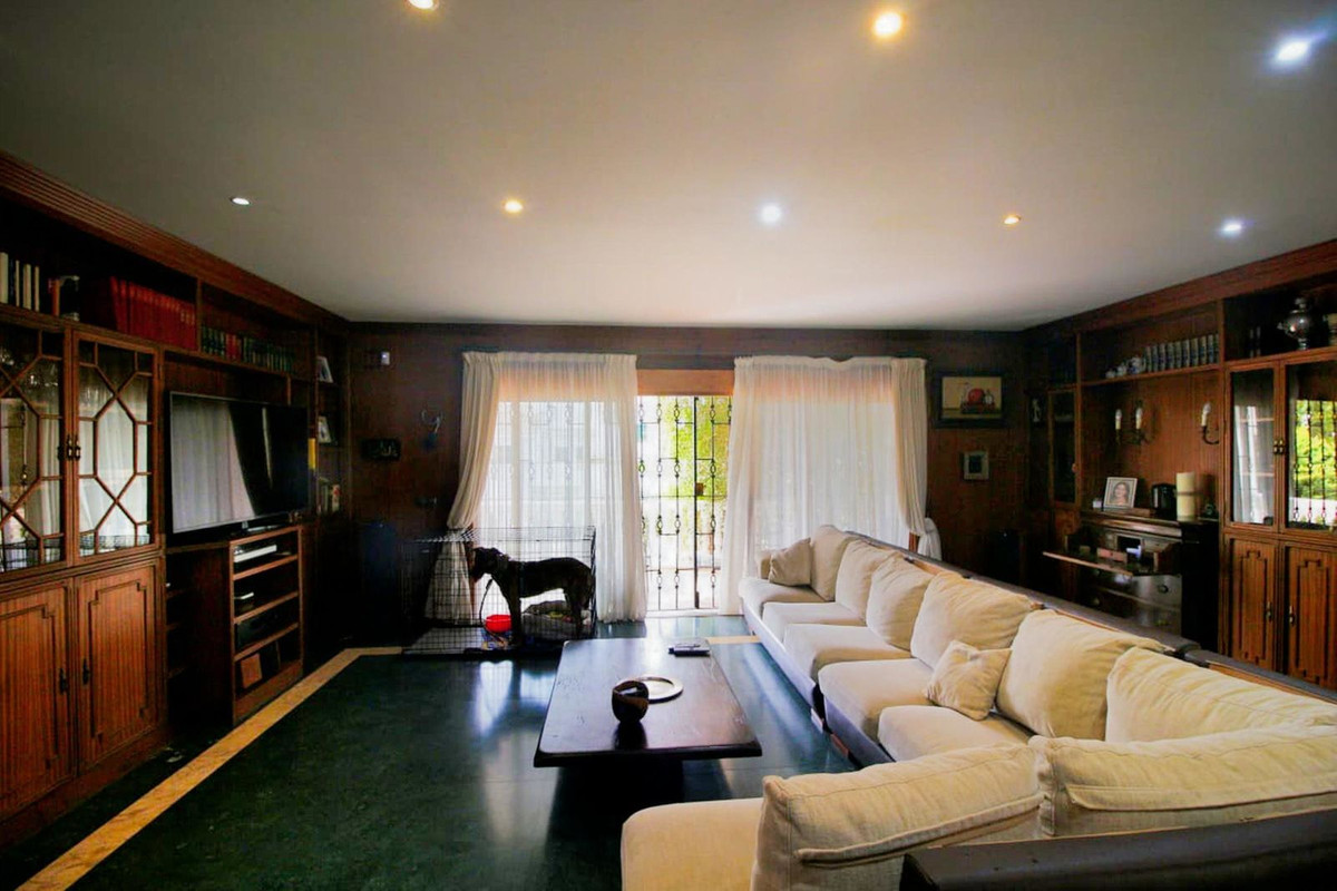 6 Bed Townhouse for sale in Benalmadena Costa Del Sol, Málaga, Spain