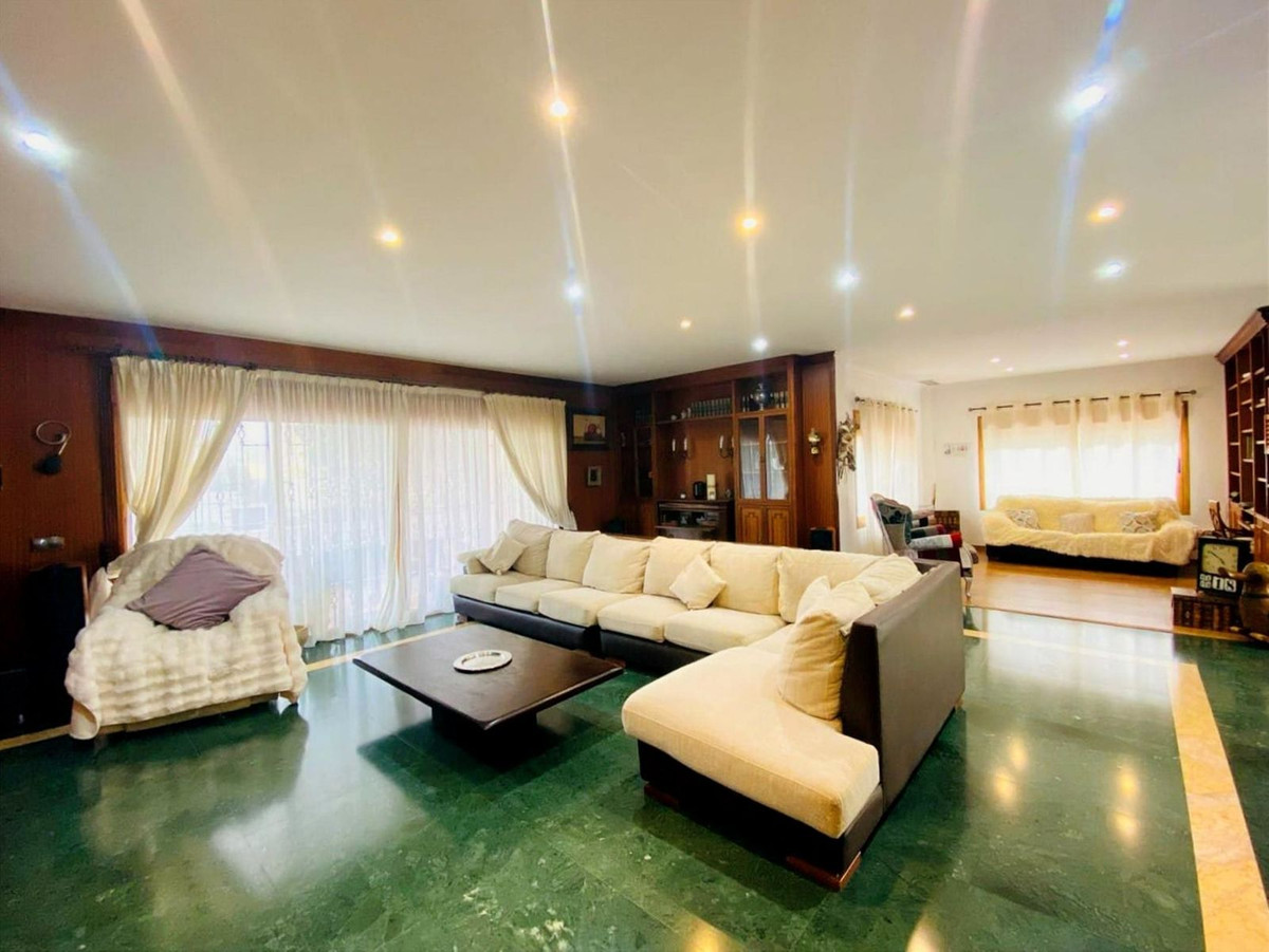 6 Bed Townhouse for sale in Benalmadena Costa Del Sol, Málaga, Spain