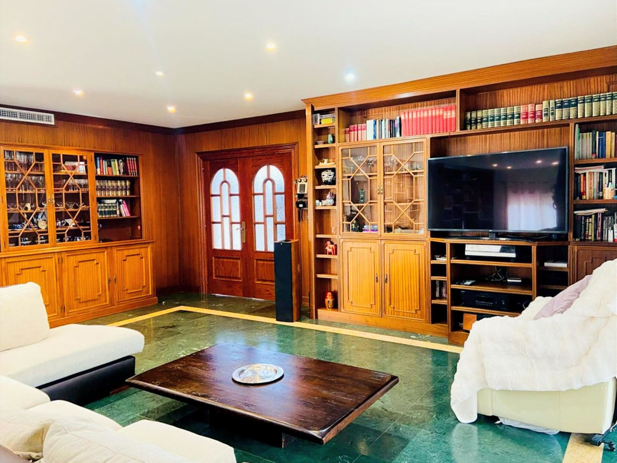 6 Bed Townhouse for sale in Benalmadena Costa Del Sol, Málaga, Spain