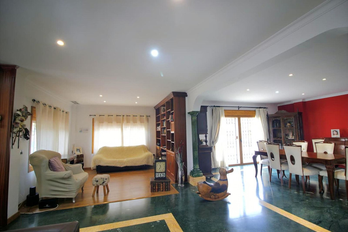 6 Bed Townhouse for sale in Benalmadena Costa Del Sol, Málaga, Spain