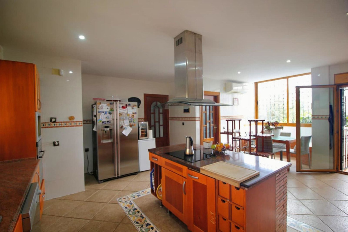 6 Bed Townhouse for sale in Benalmadena Costa Del Sol, Málaga, Spain