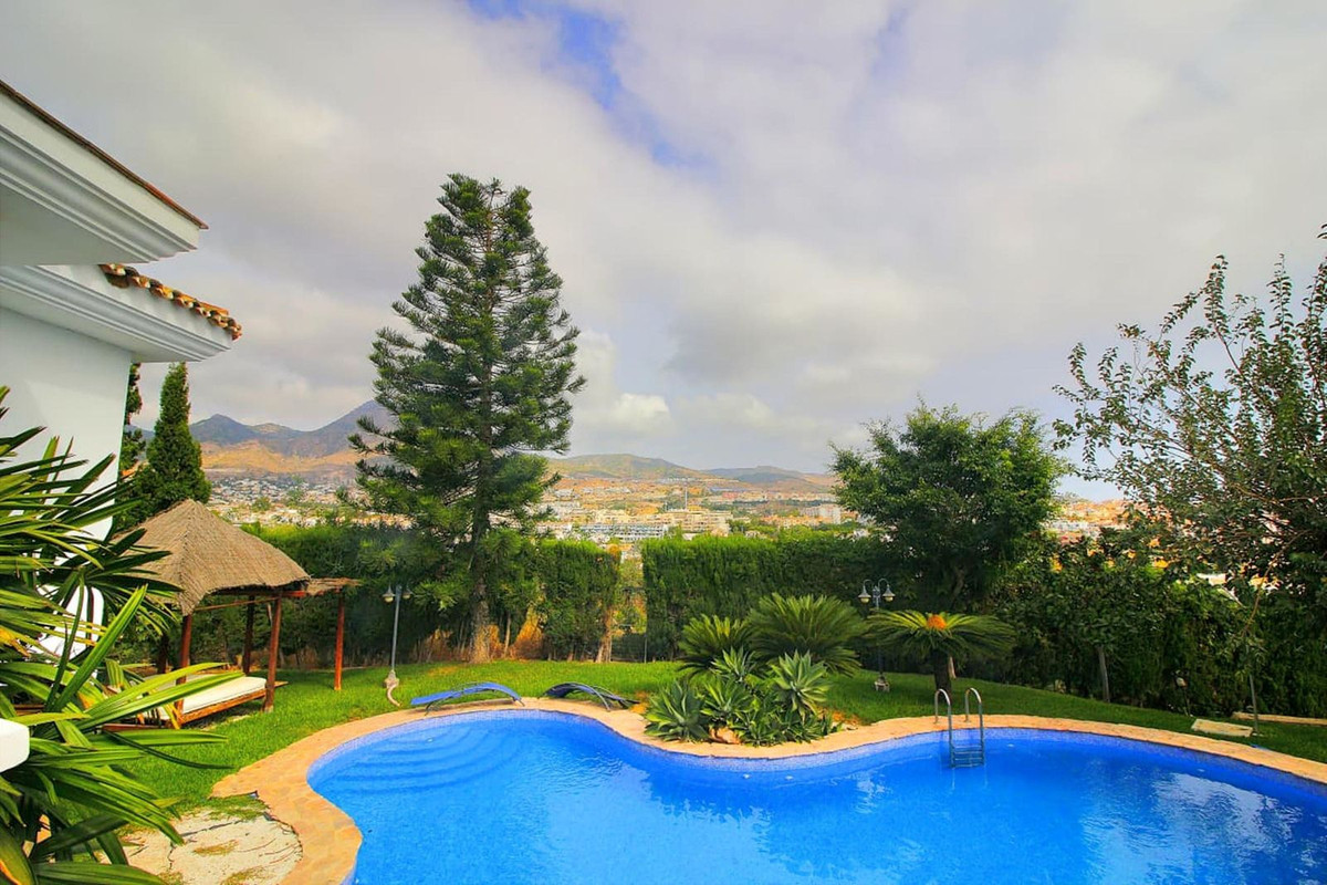 6 Bed Townhouse for sale in Benalmadena Costa Del Sol, Málaga, Spain