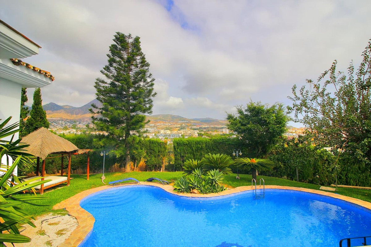 6 Bed Townhouse for sale in Benalmadena Costa Del Sol, Málaga, Spain