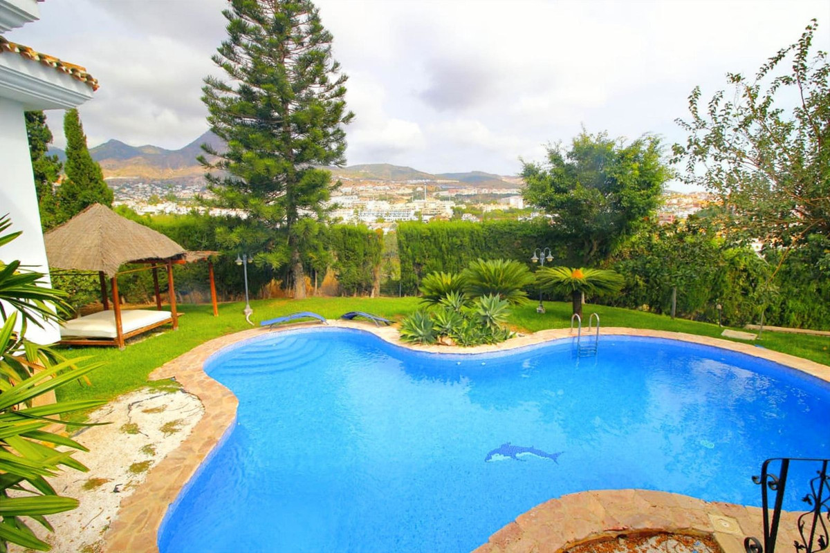 6 Bed Townhouse for sale in Benalmadena Costa Del Sol, Málaga, Spain