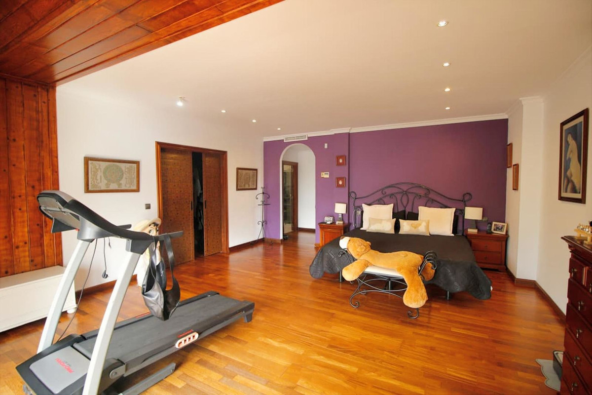 6 Bed Townhouse for sale in Benalmadena Costa Del Sol, Málaga, Spain