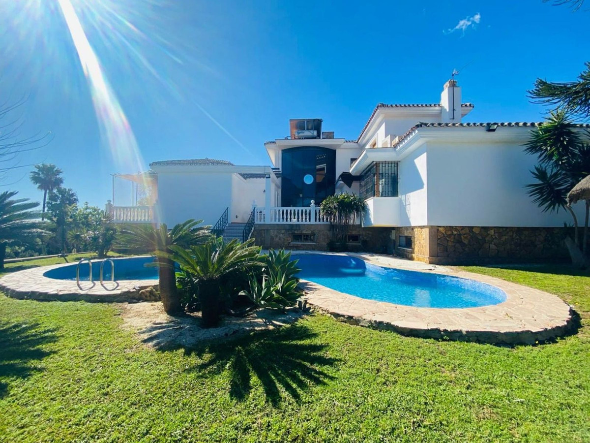 6 Bed Townhouse for sale in Benalmadena Costa Del Sol, Málaga, Spain