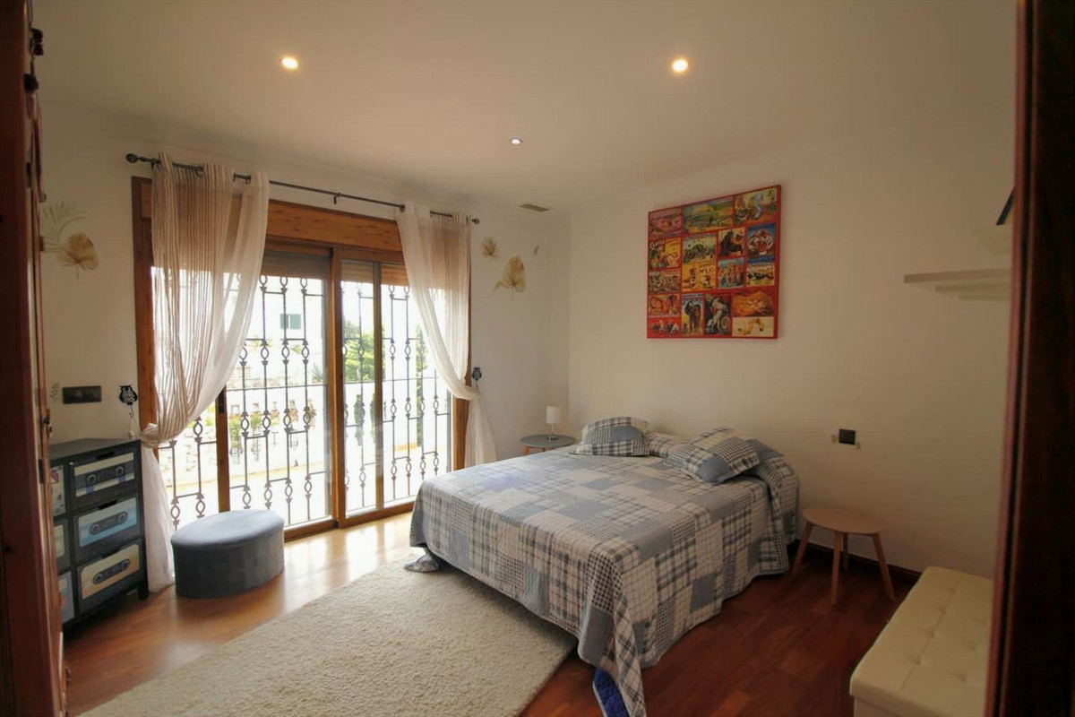 6 Bed Townhouse for sale in Benalmadena Costa Del Sol, Málaga, Spain