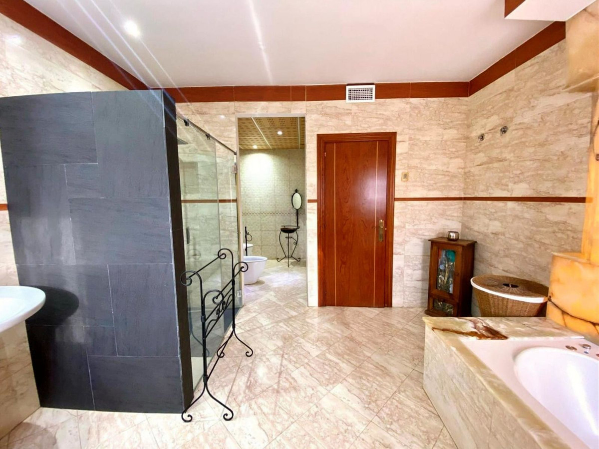 6 Bed Townhouse for sale in Benalmadena Costa Del Sol, Málaga, Spain