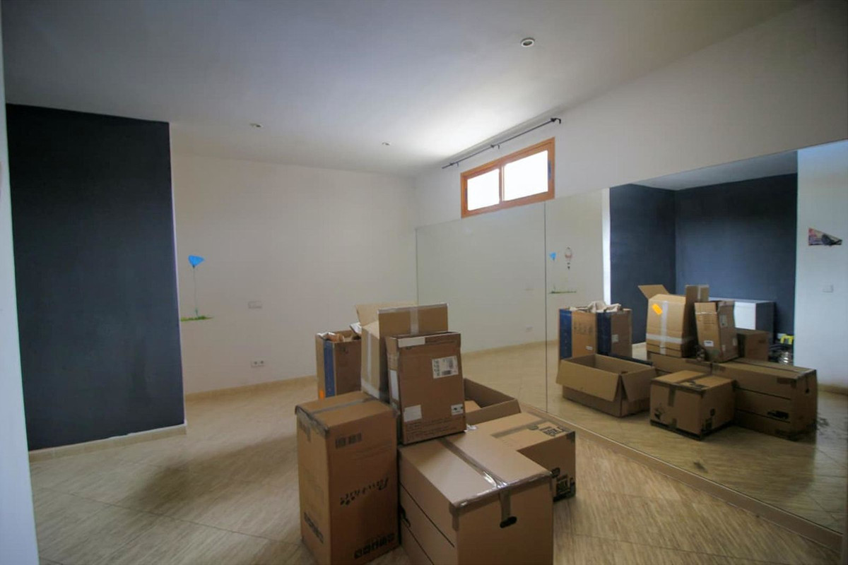 6 Bed Townhouse for sale in Benalmadena Costa Del Sol, Málaga, Spain