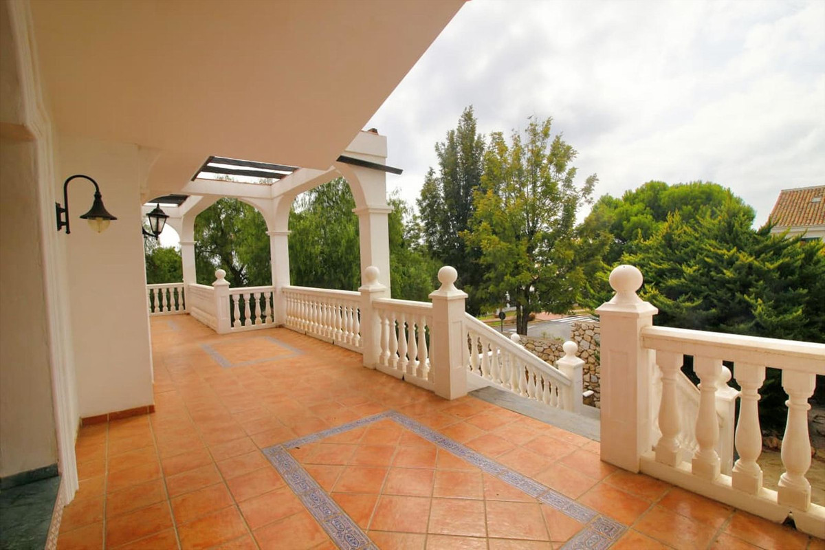 6 Bed Townhouse for sale in Benalmadena Costa Del Sol, Málaga, Spain