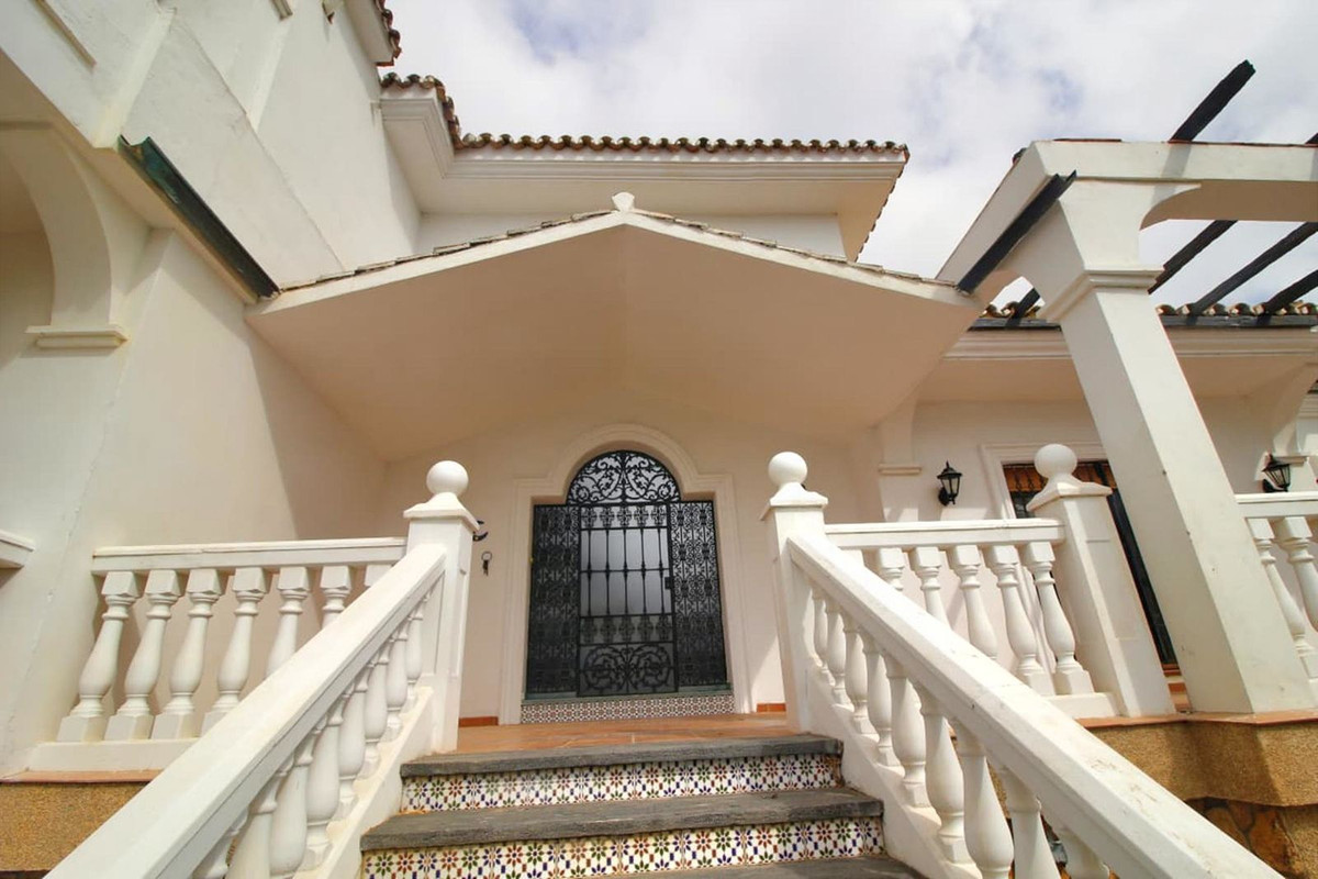 6 Bed Townhouse for sale in Benalmadena Costa Del Sol, Málaga, Spain