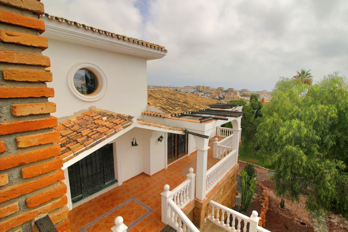 6 Bed Townhouse for sale in Benalmadena Costa Del Sol, Málaga, Spain