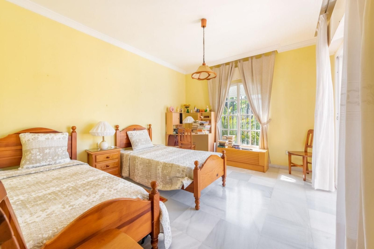 Se vende Villa - Chalet de 8 dormitorios en Costa Del Sol, Málaga, España