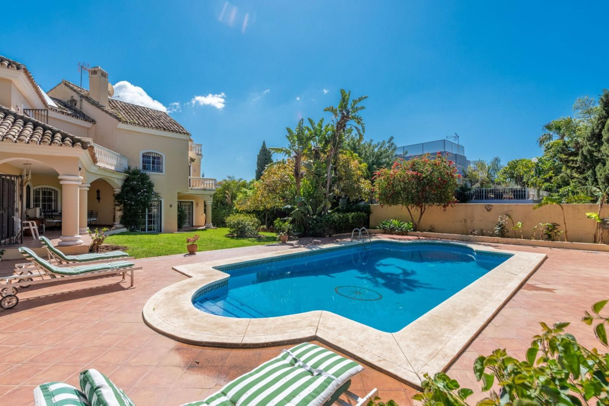 Se vende Villa - Chalet de 8 dormitorios en Costa Del Sol, Málaga, España