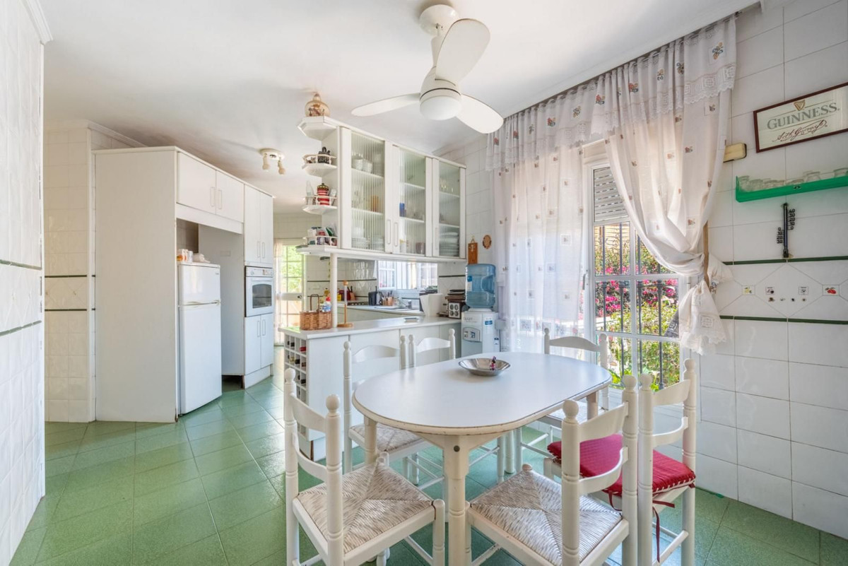 Se vende Villa - Chalet de 8 dormitorios en Costa Del Sol, Málaga, España