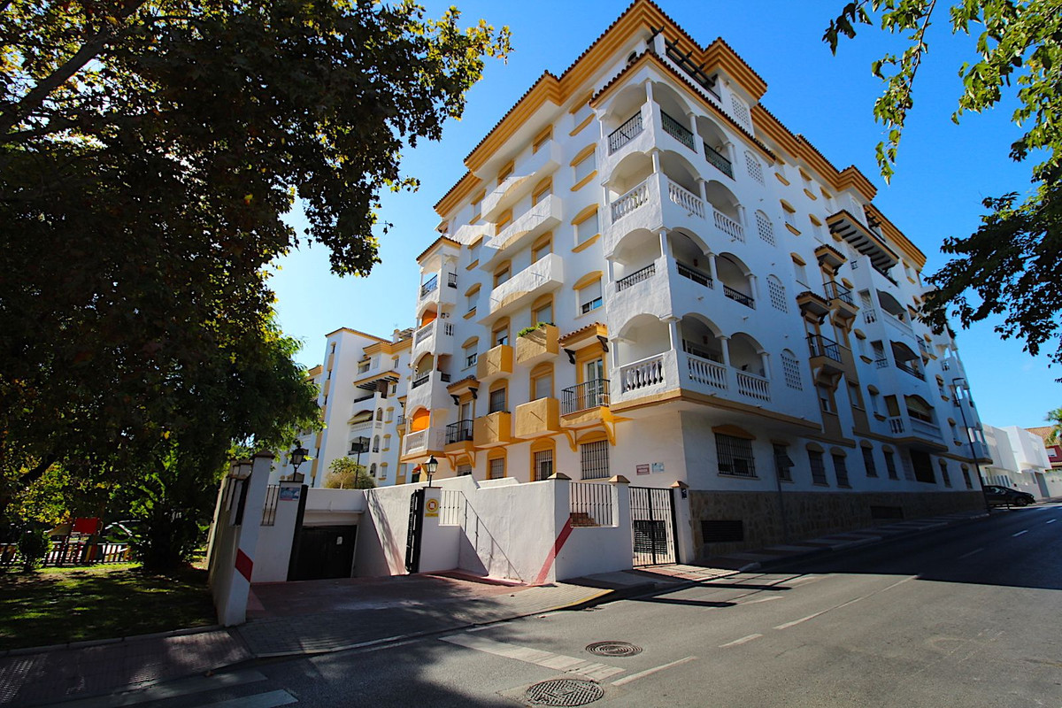 2 Bed Apartment for sale in San Pedro De Alcántara Costa Del Sol, Málaga, Spain