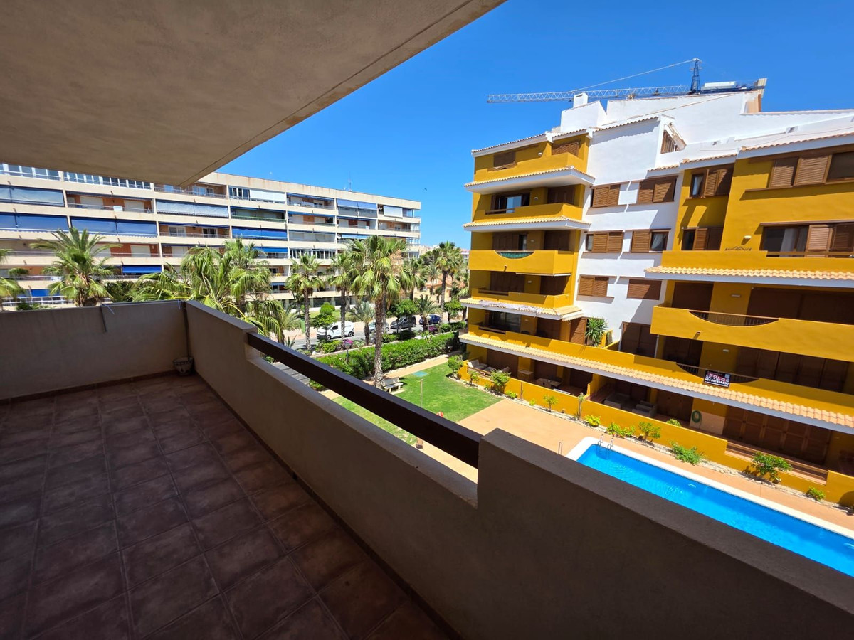 Se vende Apartamento Planta Media de 2 dormitorios en Costa Blanca, Alicante, España