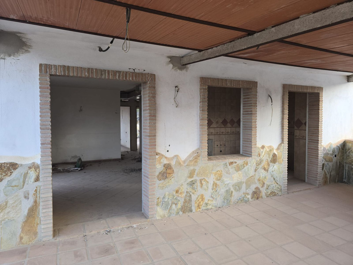 Commercial unit for sale in Guaro Costa Del Sol, Málaga, Spain