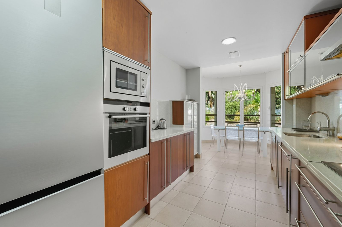 3 Bed Apartment for sale in Sierra Blanca Costa Del Sol, Málaga, Spain