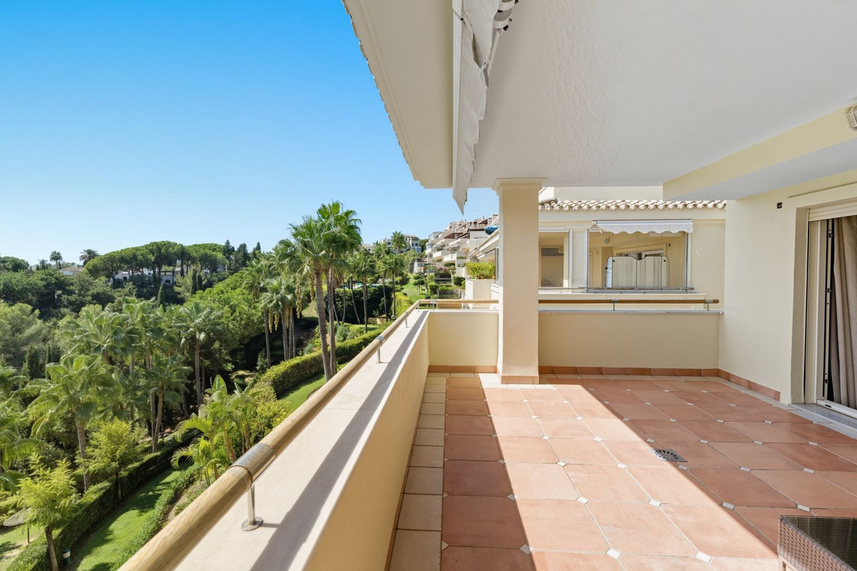 3 Bed Apartment for sale in Sierra Blanca Costa Del Sol, Málaga, Spain